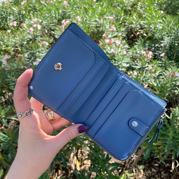 Kate Spade Light Blue & Navy Two Toned Safiano Leather Compact Wallet - Picture 9 of 14